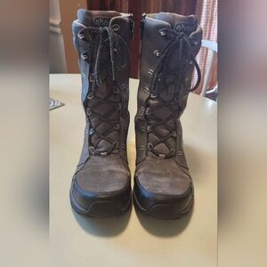 Women's Ahnu Boots Size 6.5 Like New